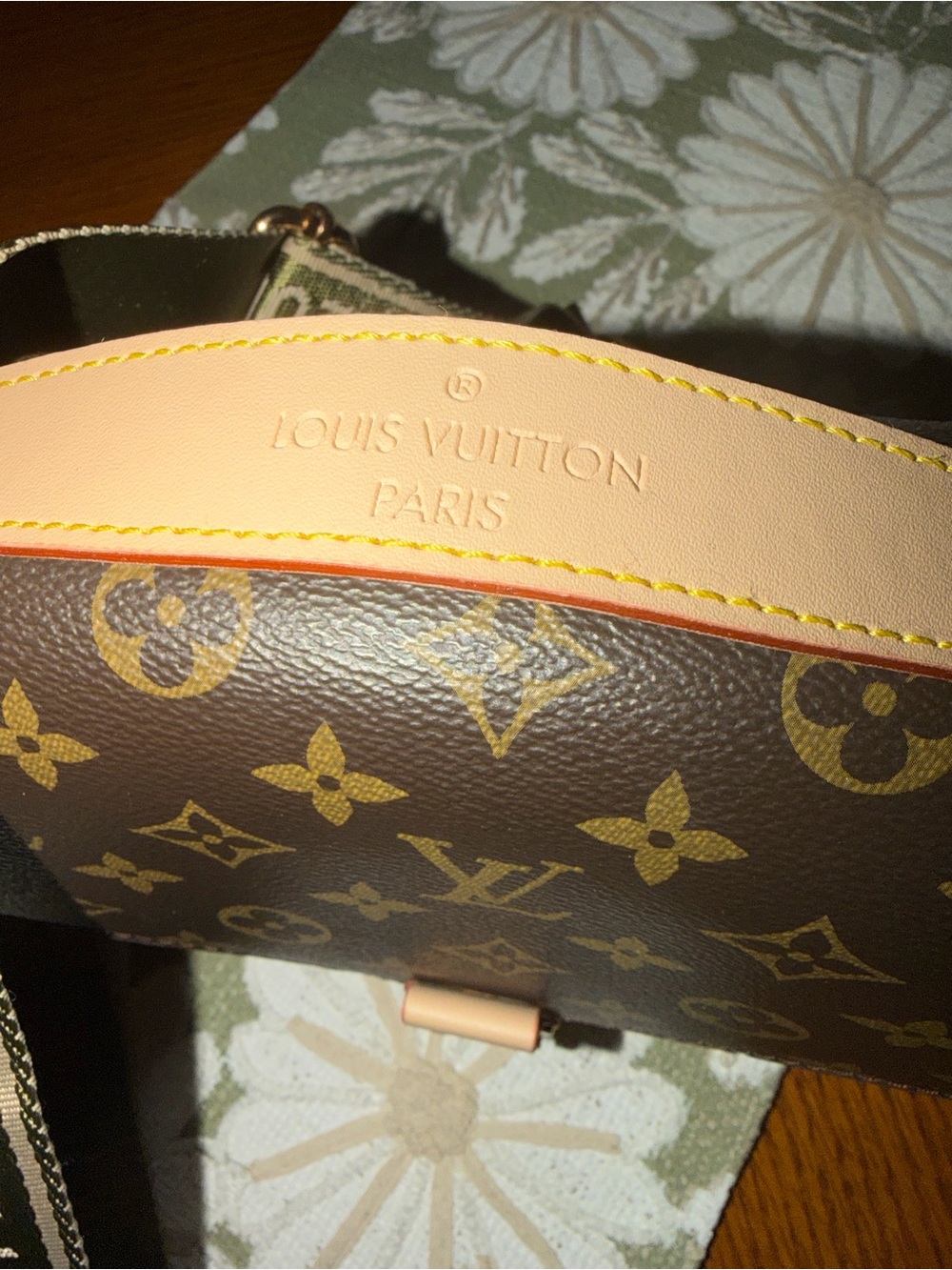 Leather Monogram crossbody in Brown. Suede inside lining. - Picture 3 of 4